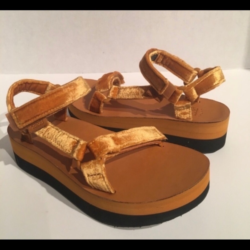 ISO velvet teva flatform/platform! Size 10!! :)